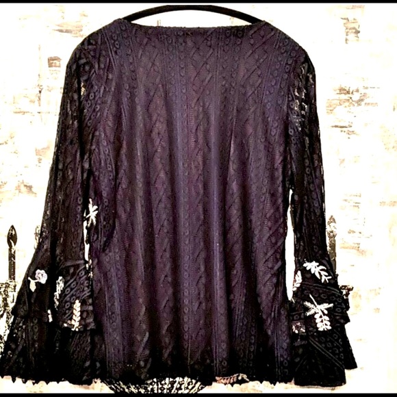 Luna Moon/ Anthropologie Floral Lace Top small. stand out classy, femini… - Picture 2 of 6